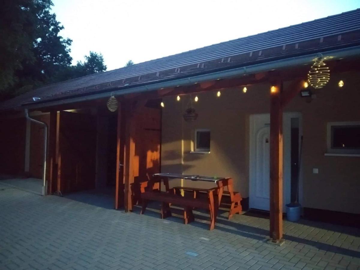 Okerka Vendeghaz Apartment Csesztreg Ngoại thất bức ảnh